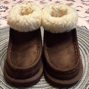 2/$25 GAP Brown Kids boots with Cream faux fur size 6 NWT